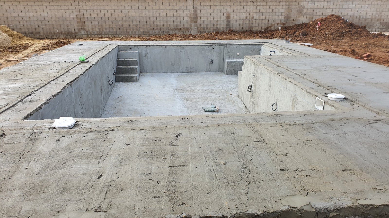 Avance de la obra del vaso de la piscina
