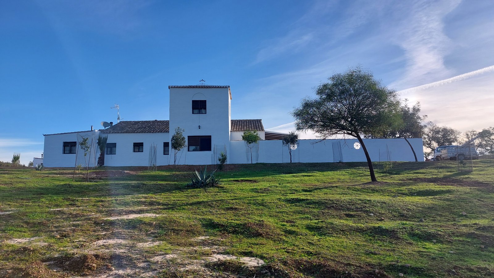 Cortijo Los Olivares terminado, perspectiva del campo