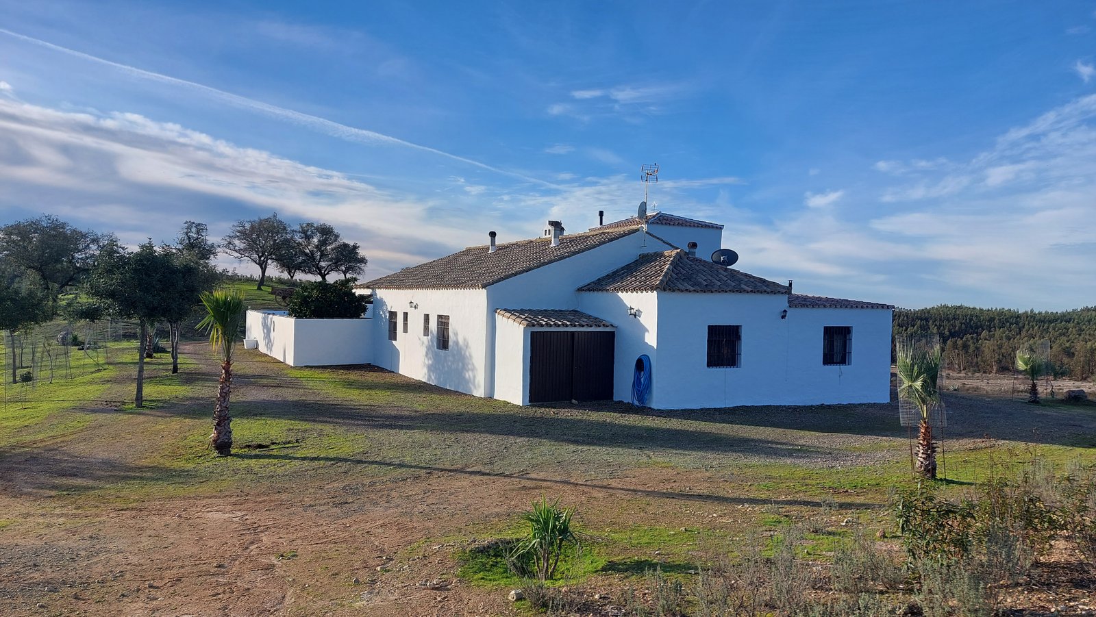 Cortijo Los Olivares acabado, vista exterior